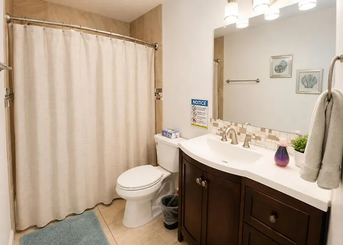 Malibu With Pool For Students & Young Professionals! Homestay *