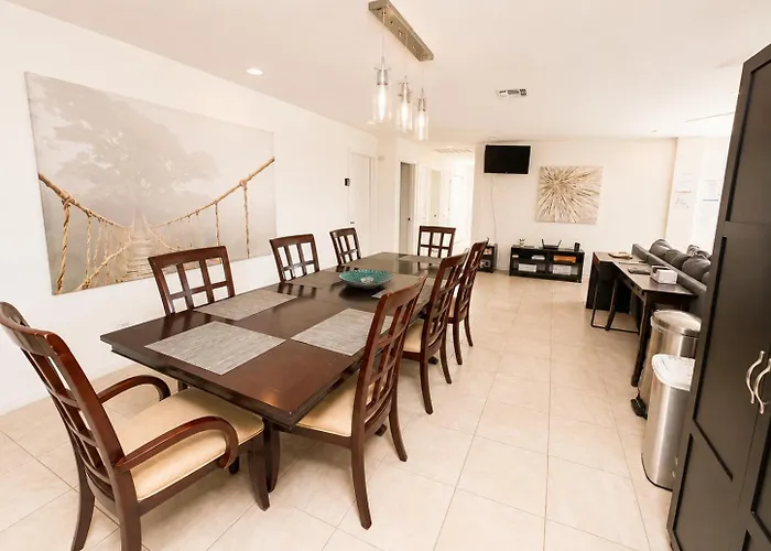 Malibu With Pool For Students & Young Professionals! Tempe