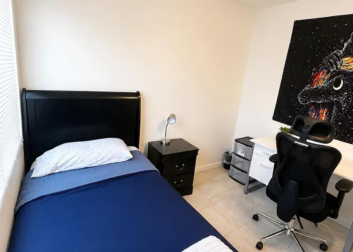 Malibu With Pool For Students & Young Professionals! Homestay Tempe